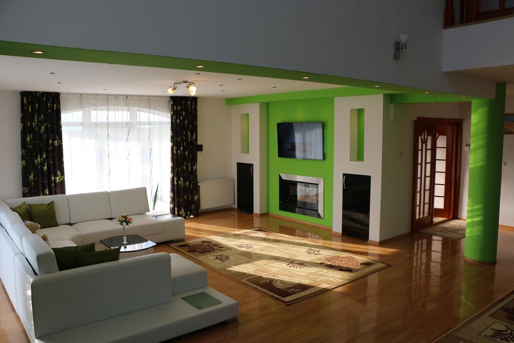 Sanderson Apartments Miercurea Ciuc Habitación foto